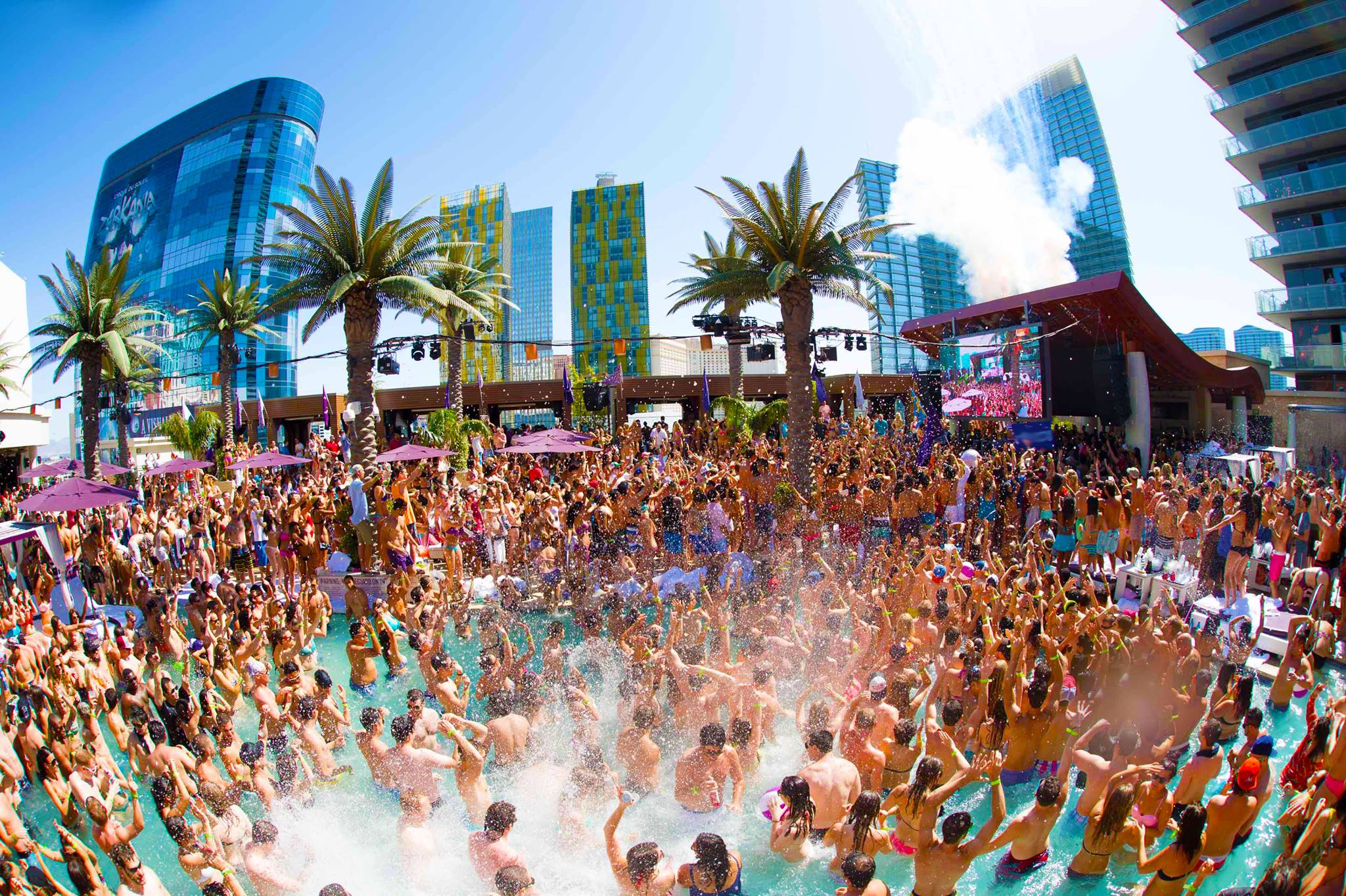 what las vegas hotel pools are open to the public